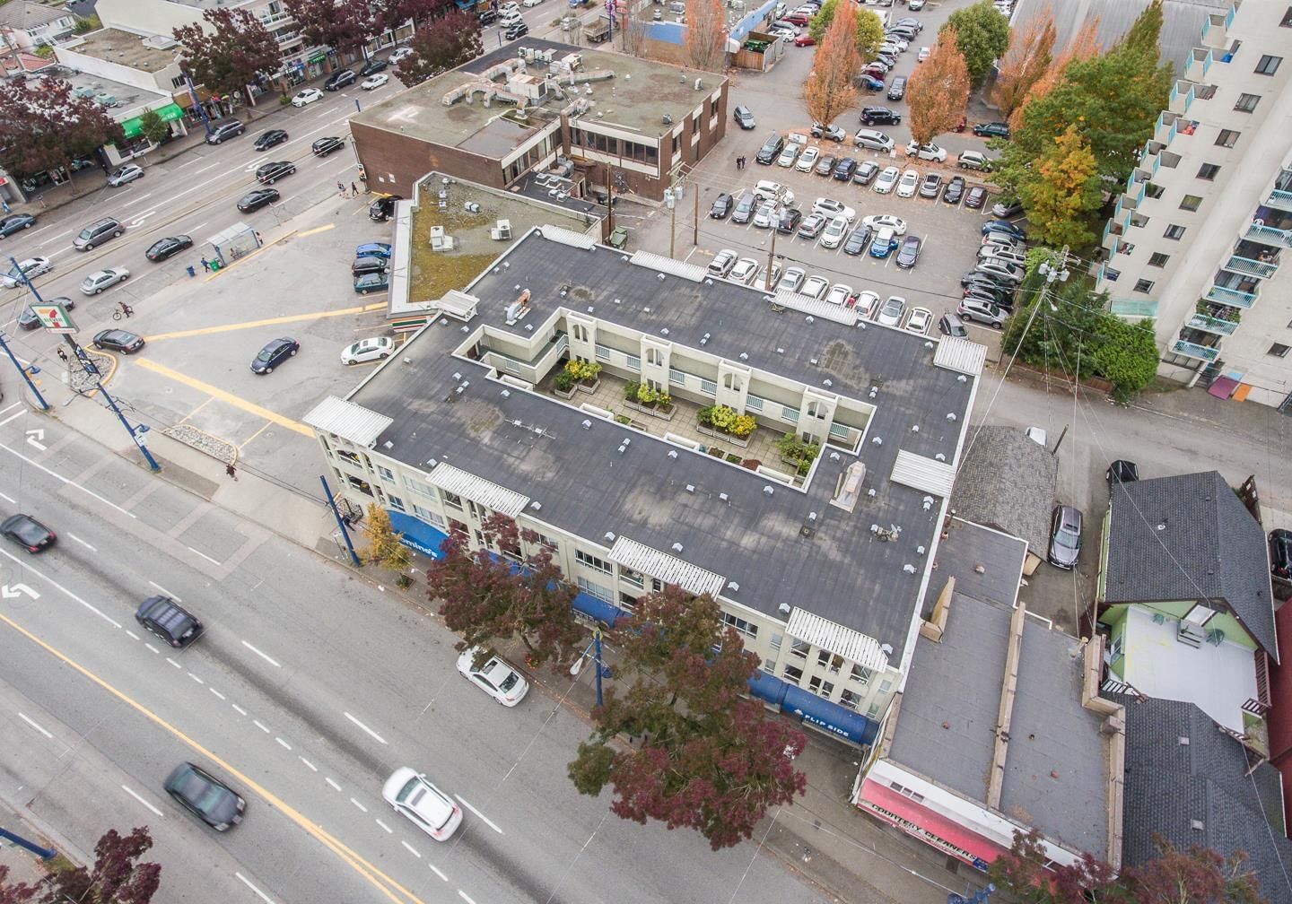 Listing Image 11