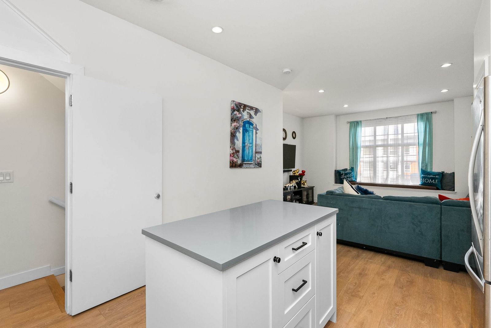 Listing Image 10