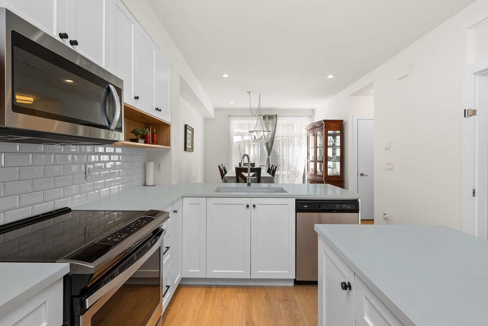 Listing Image 9