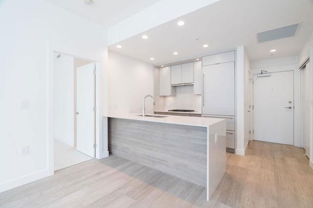 204 - 7638 Cambie Street