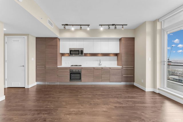 1809 - 2008 Rosser Avenue