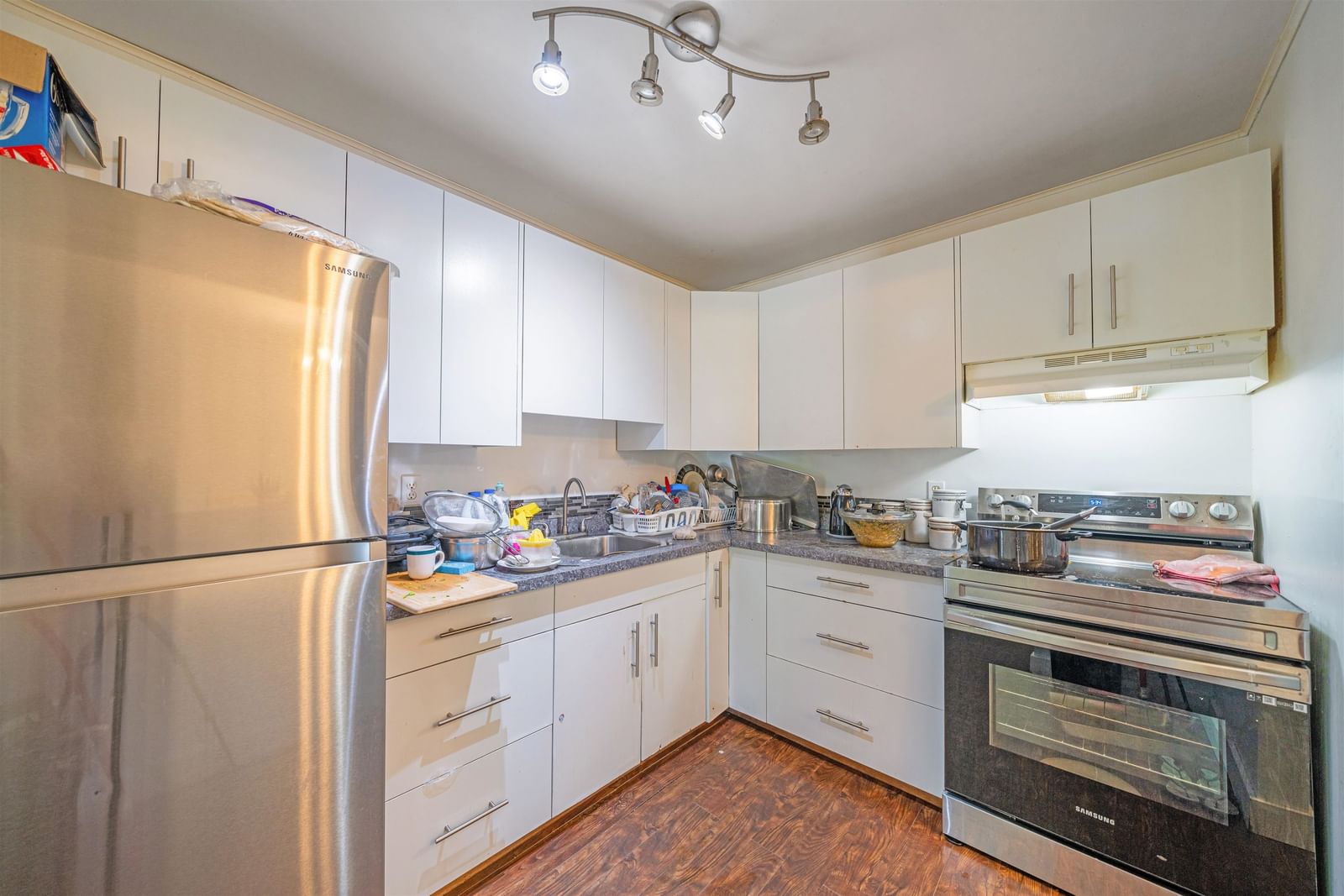 Listing Image 6