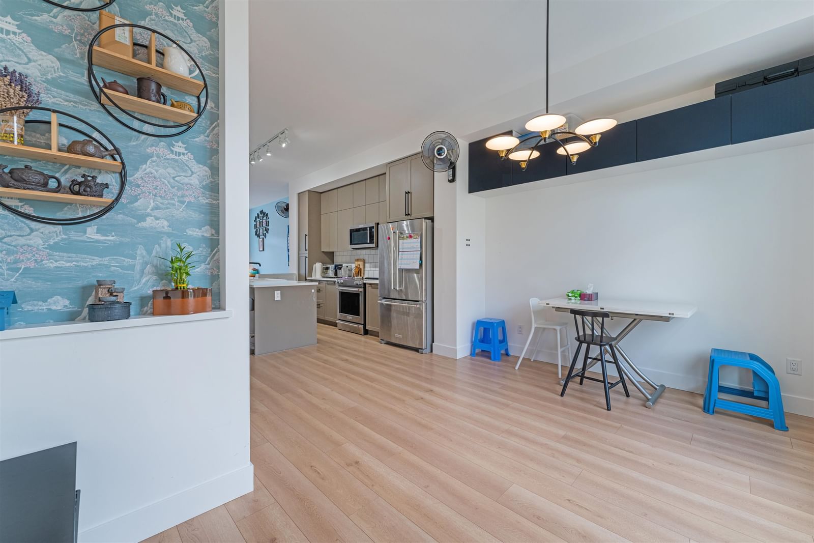 Listing Image 4