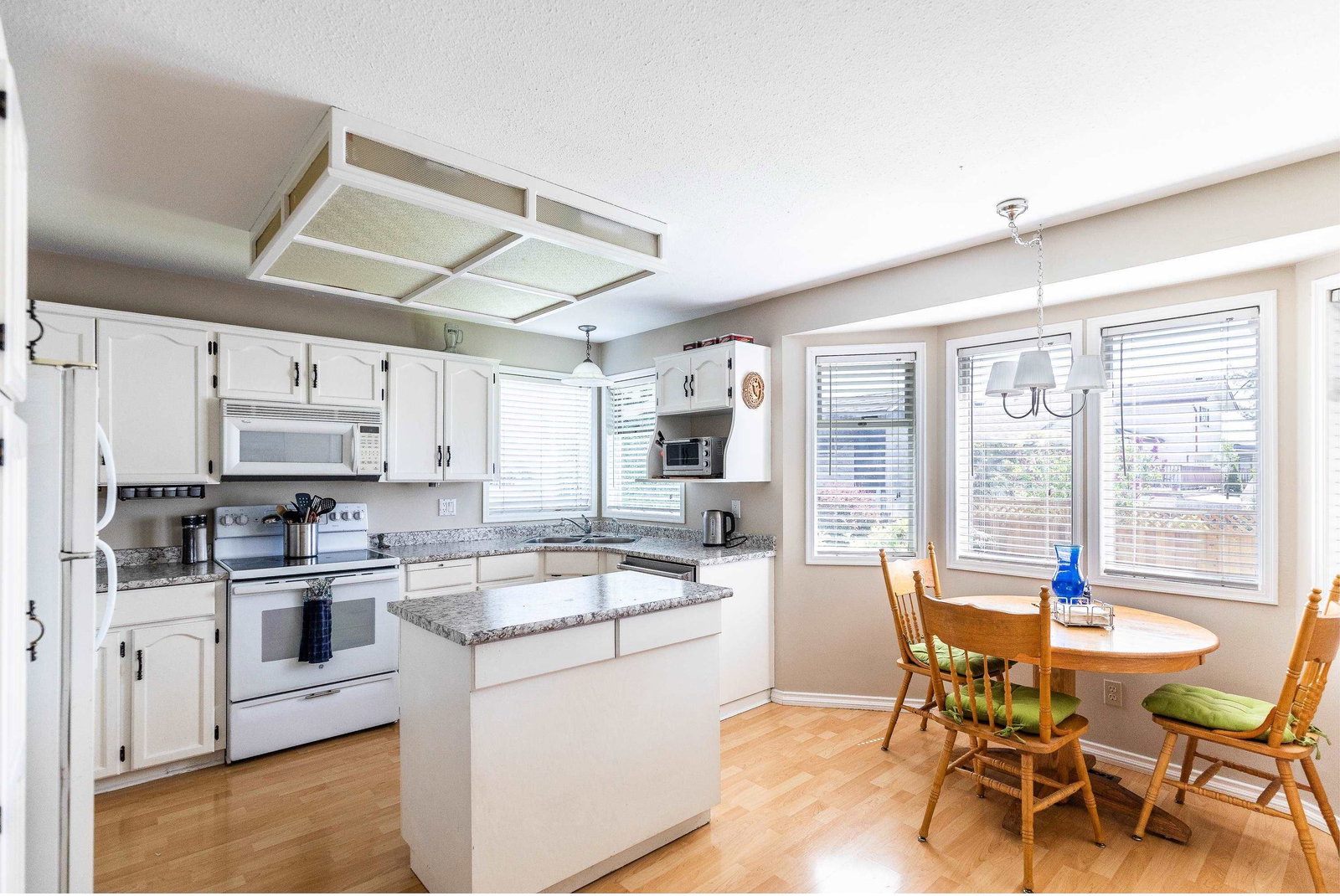 Listing Image 12
