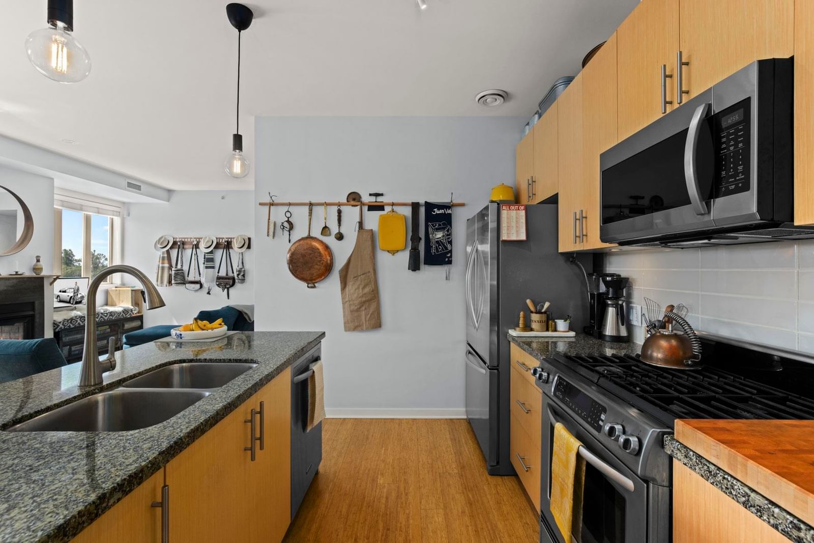 Listing Image 10
