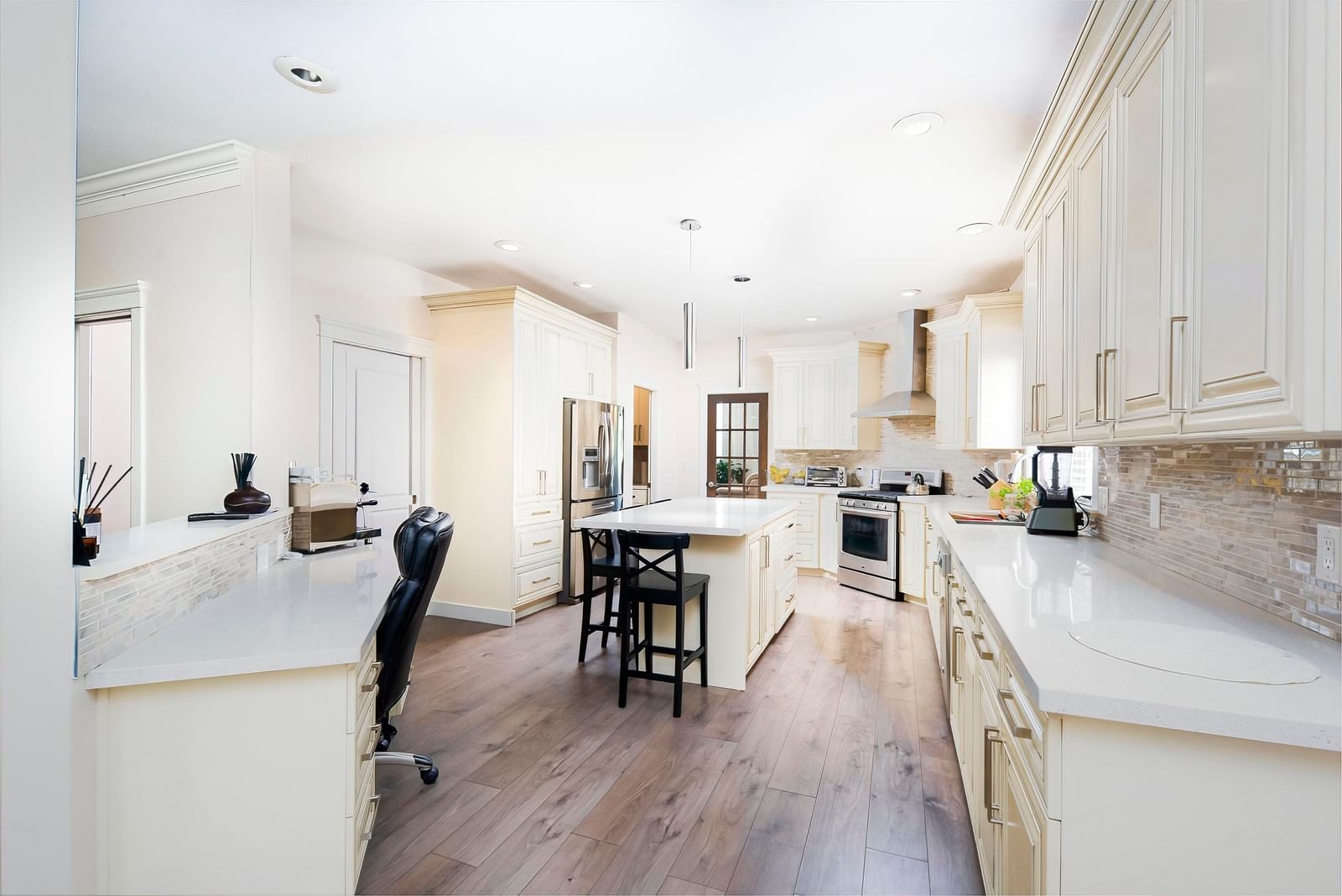 Listing Image 12