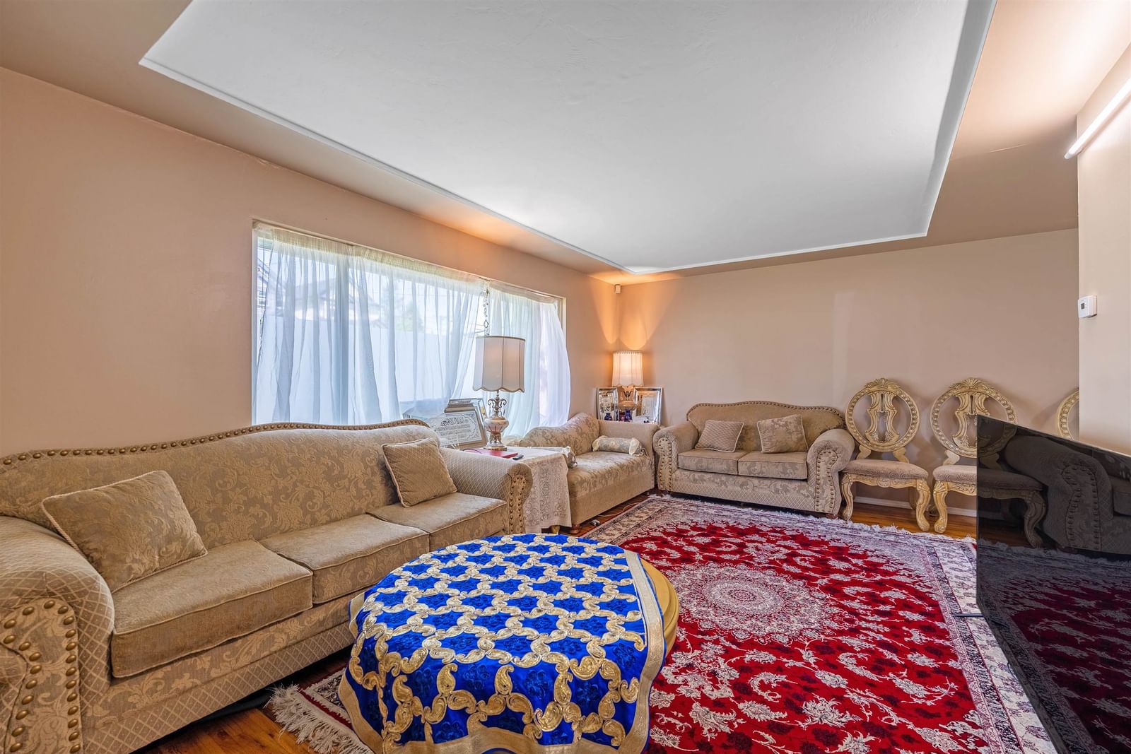 Listing Image 6