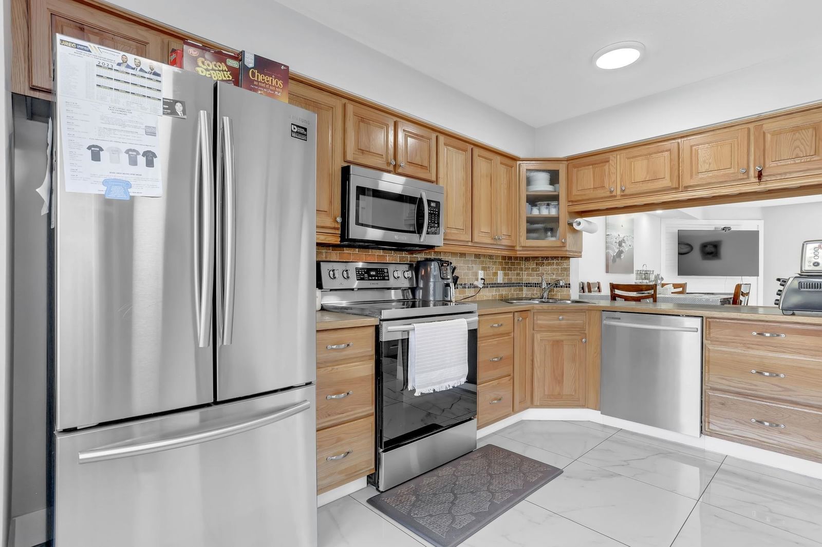 Listing Image 6