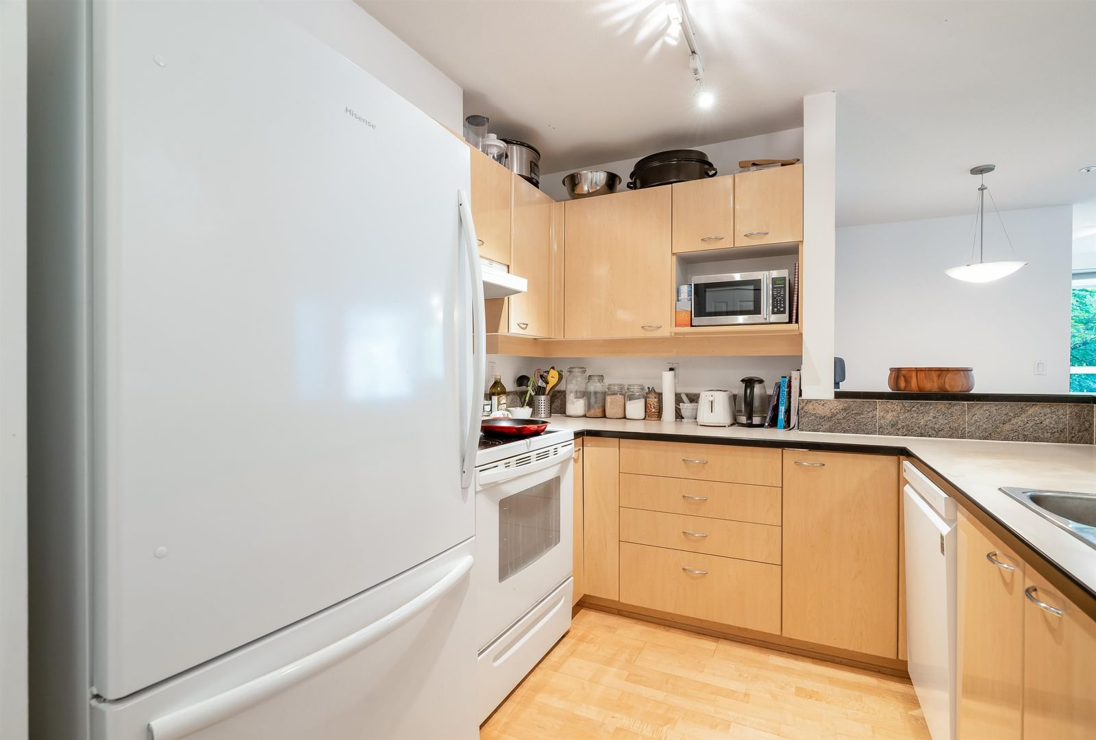Listing Image 16