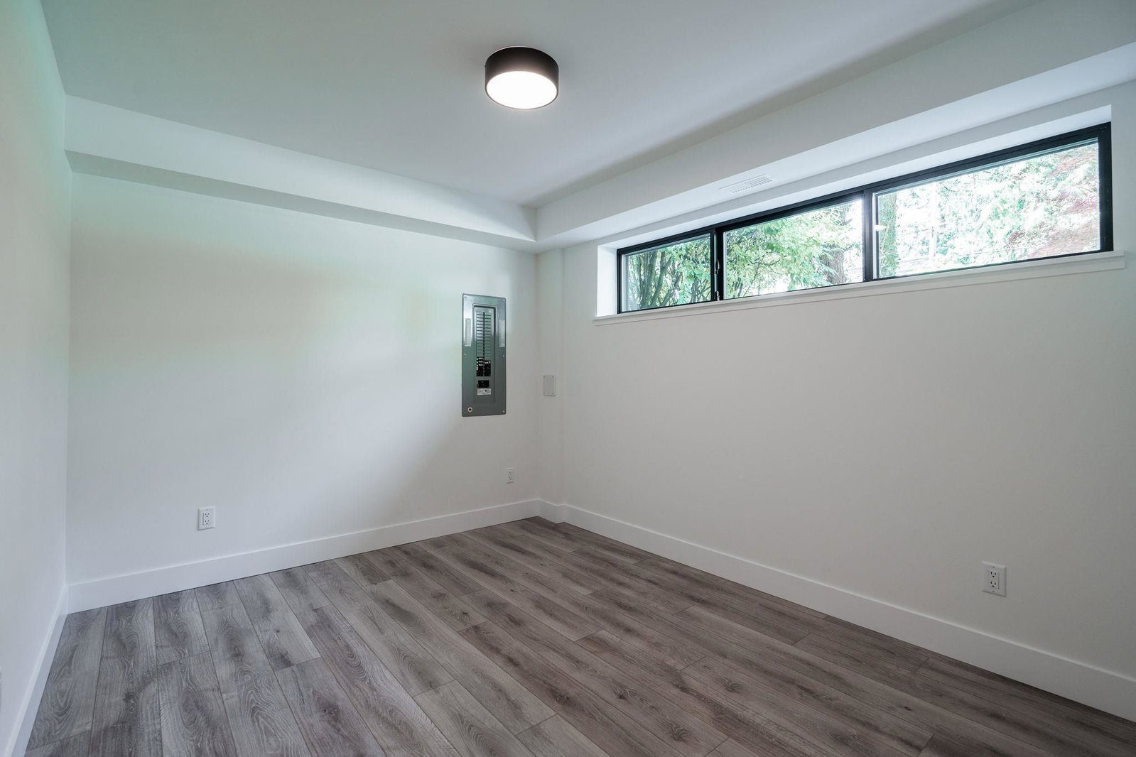 Listing Image 28
