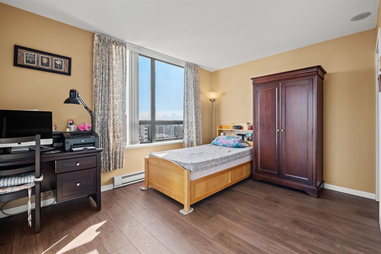 Listing Image 9