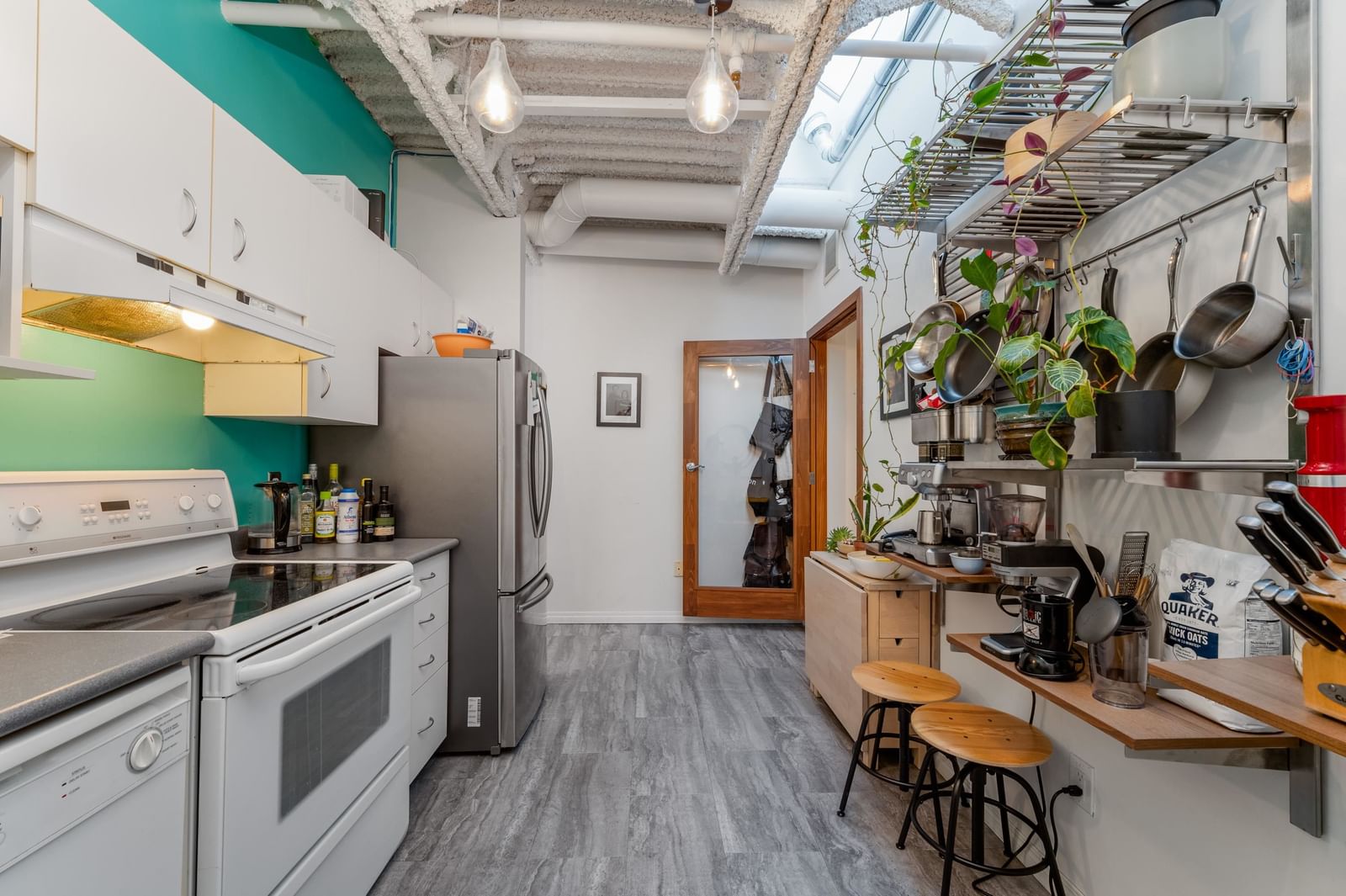 Listing Image 11