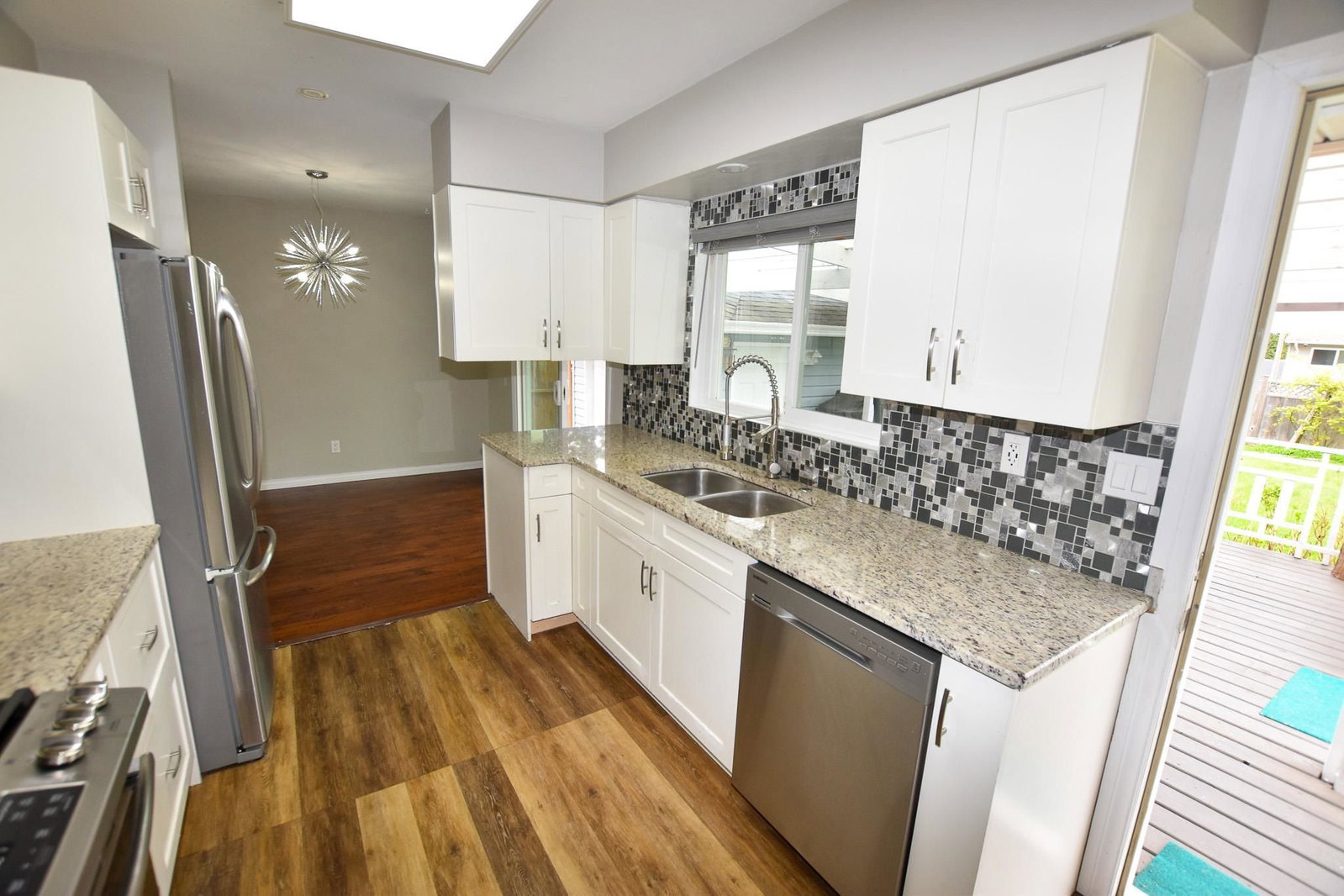 Listing Image 9