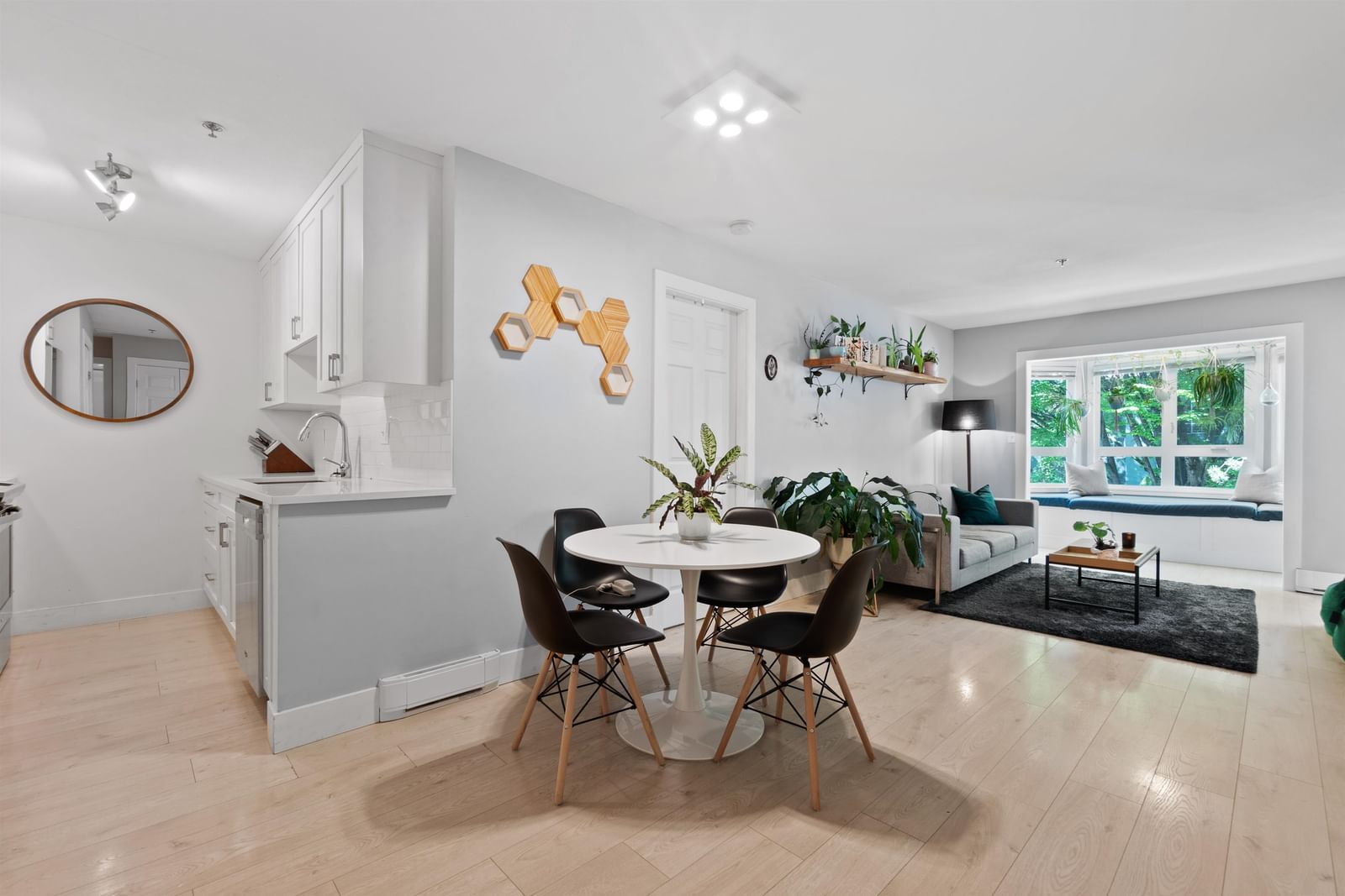 Listing Image 10