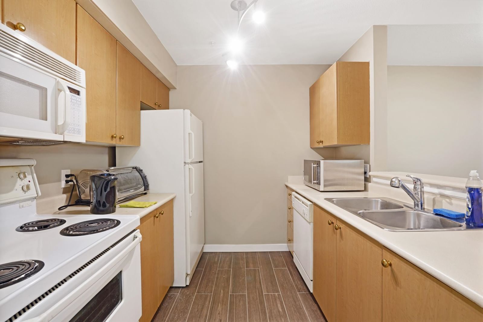 Listing Image 4