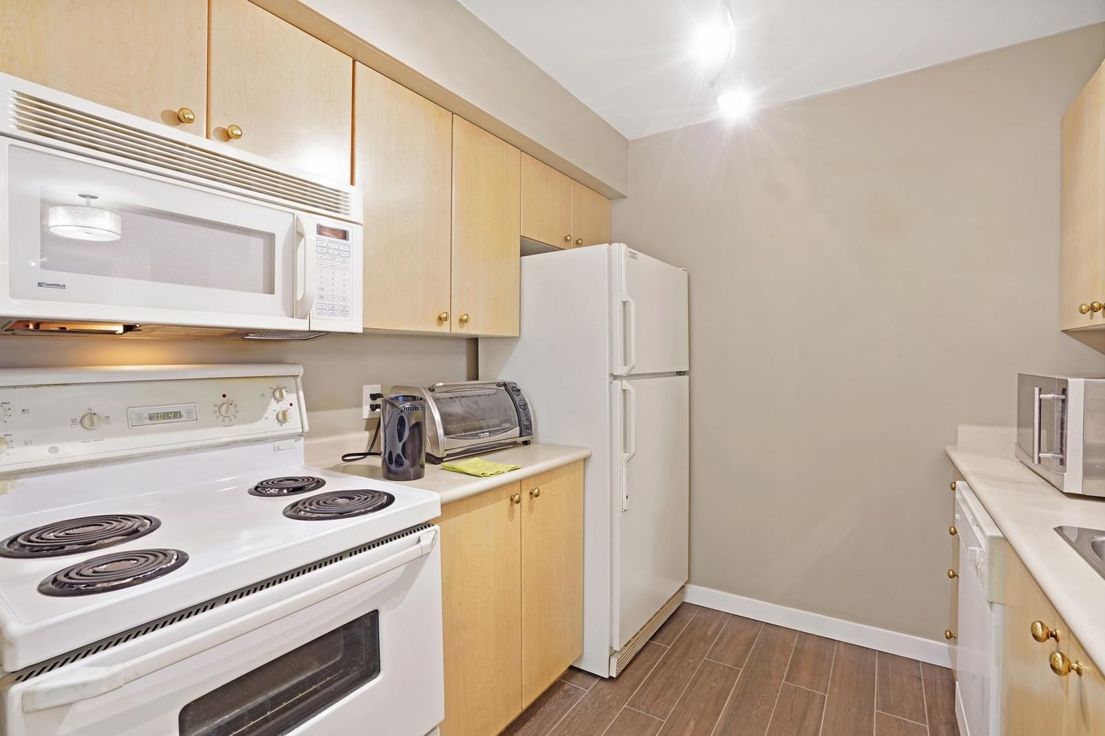 Listing Image 5