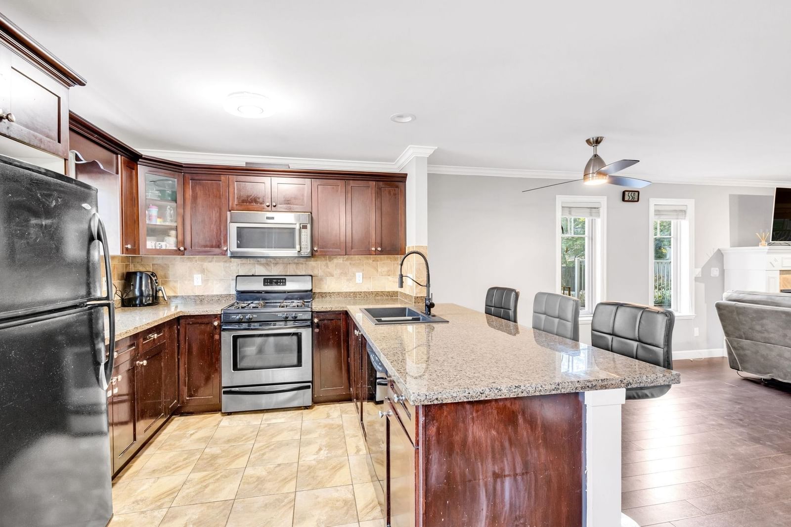 Listing Image 10