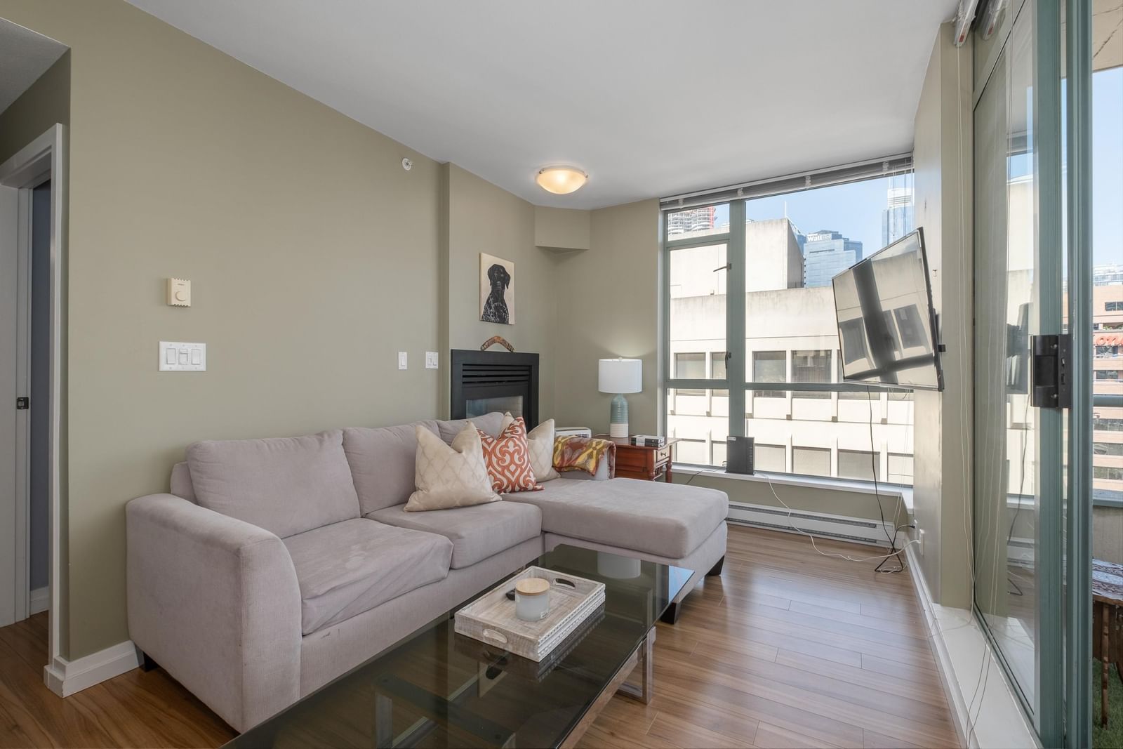 Listing Image 6