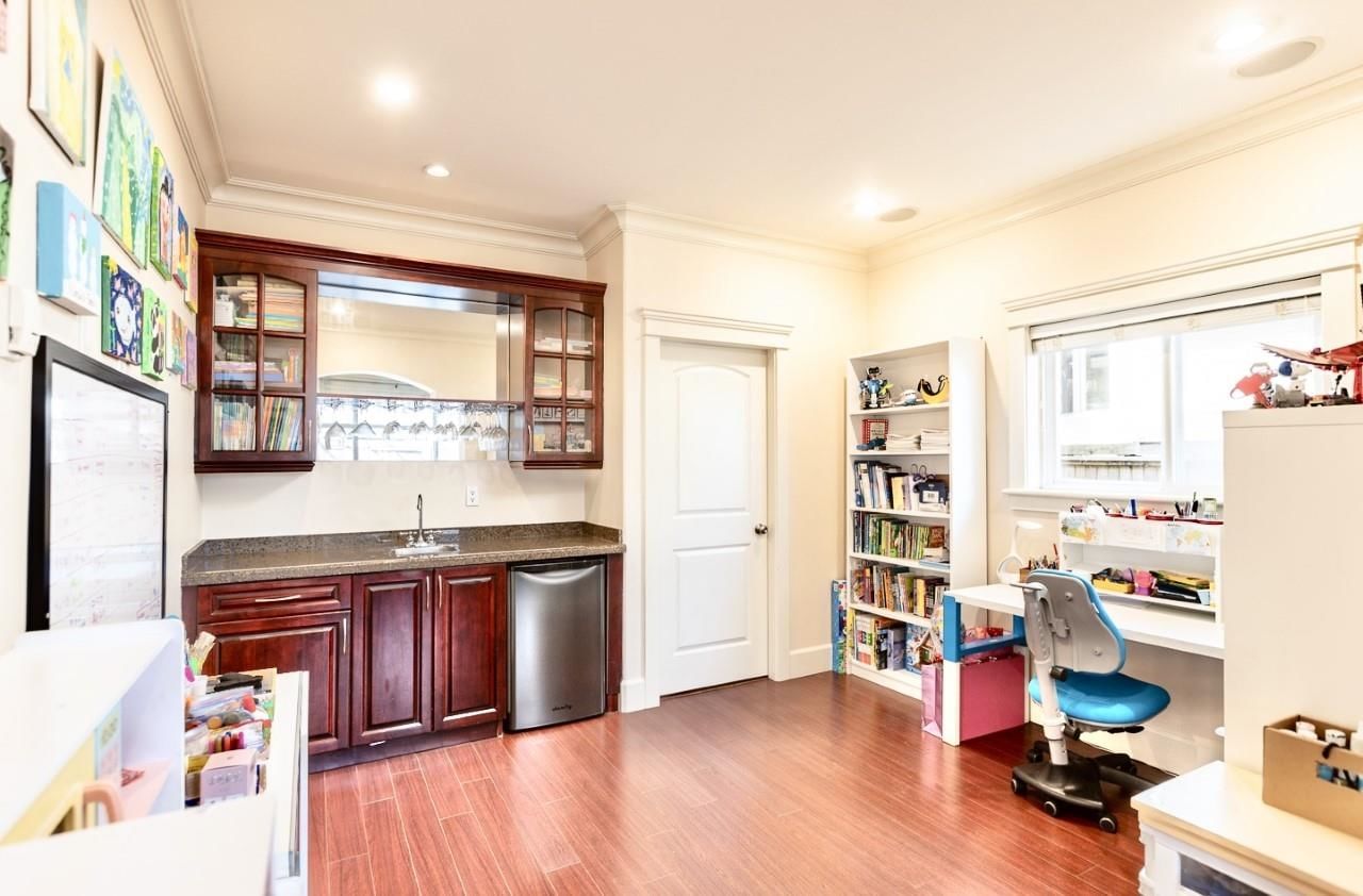 Listing Image 10