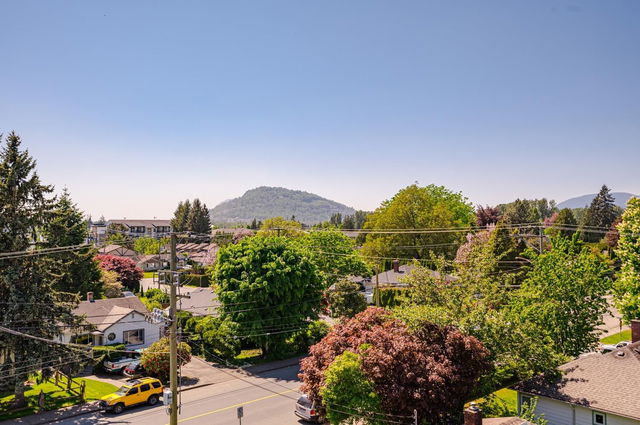 406 - 9450 Robson Street