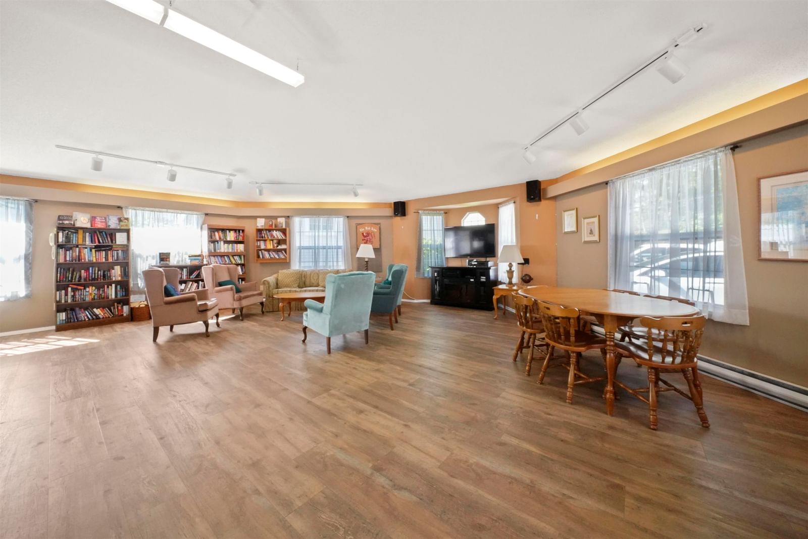 Listing Image 23