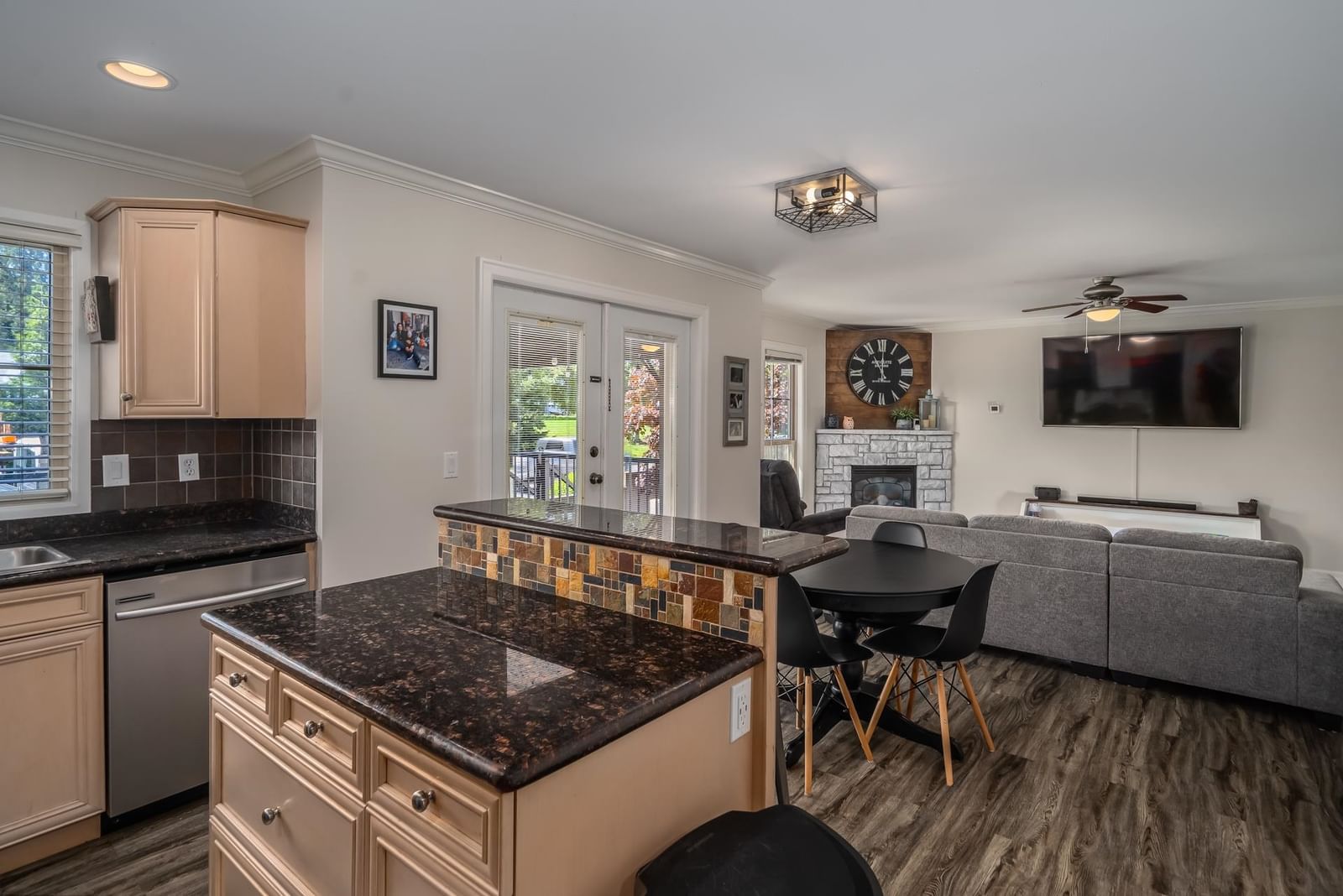 Listing Image 10