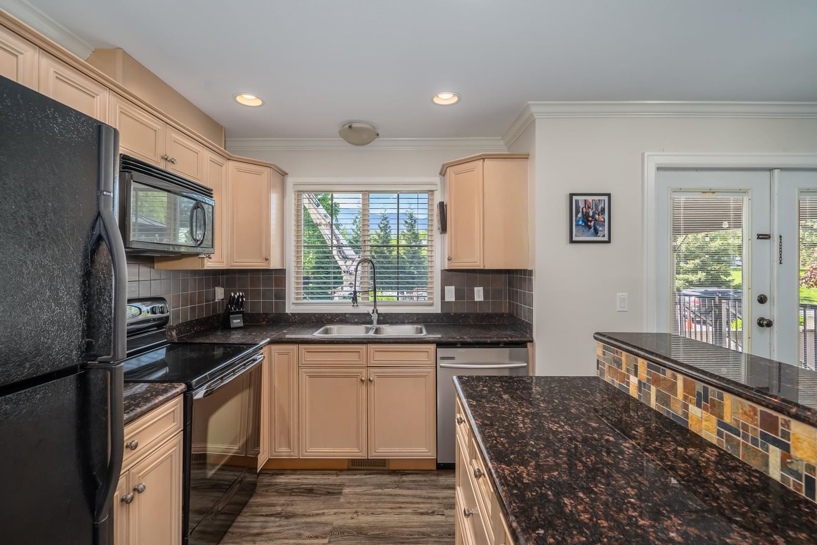 Listing Image 9