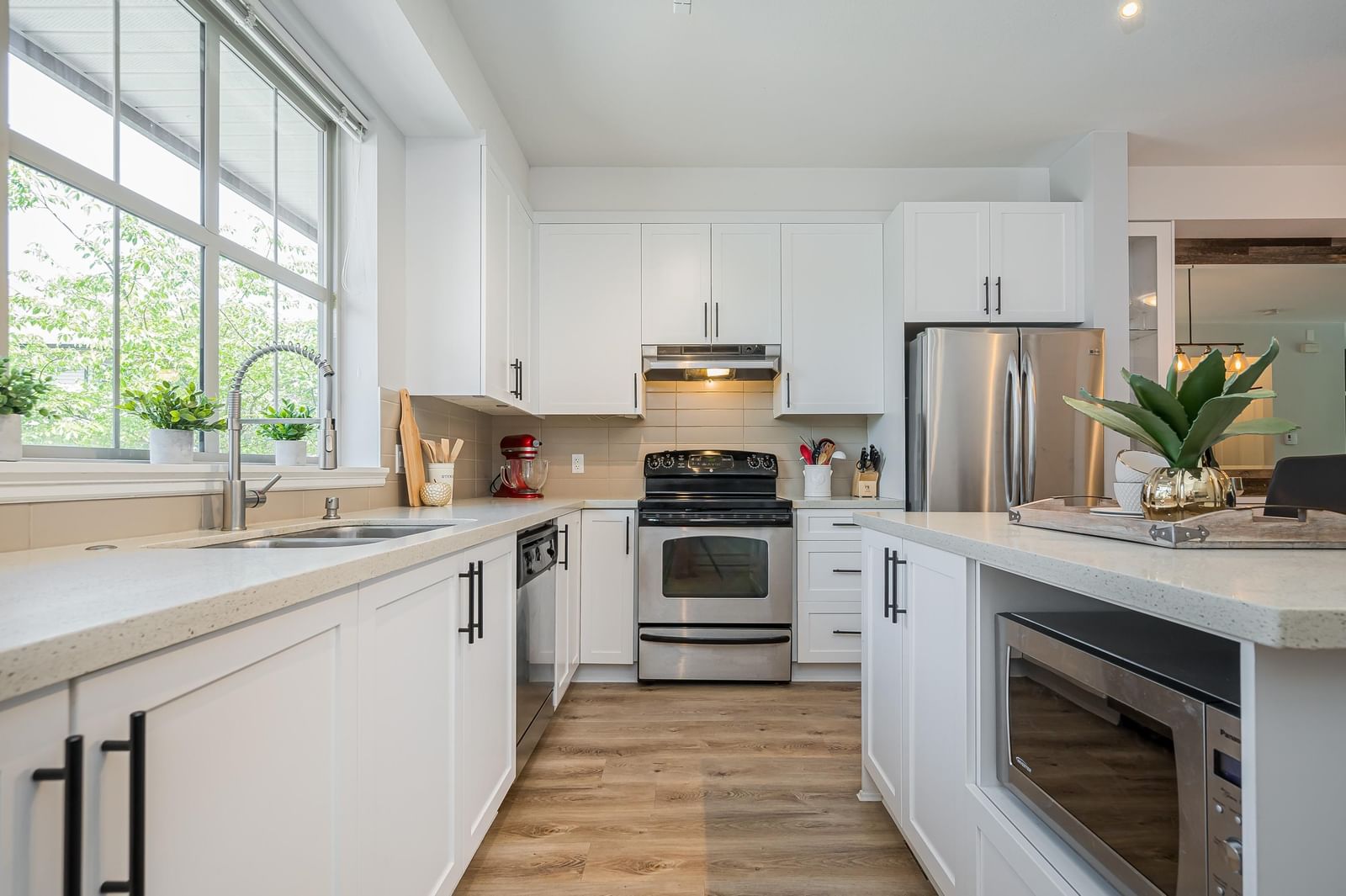 Listing Image 11