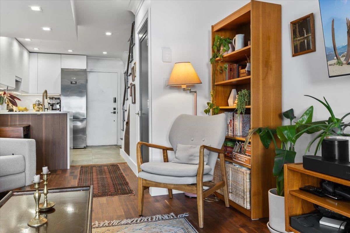 Listing Image 11