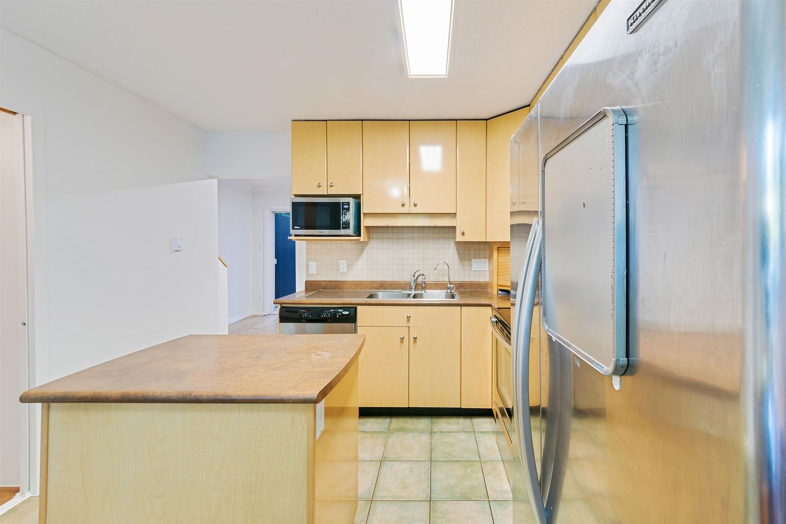 Listing Image 4