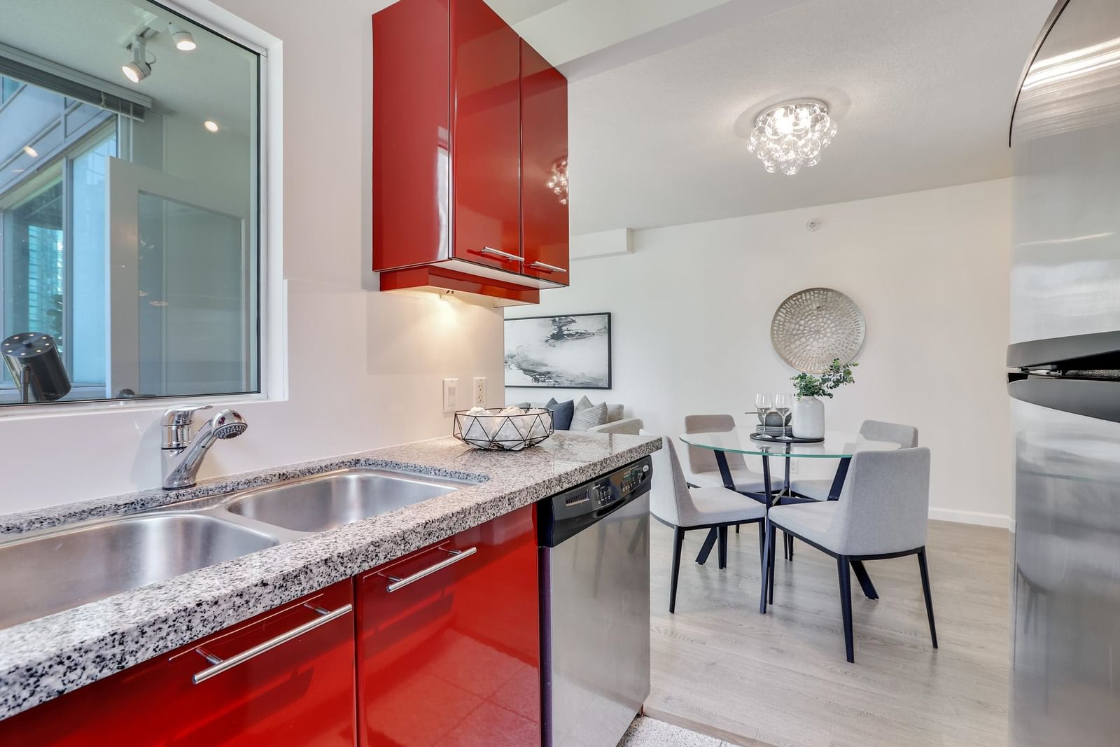 Listing Image 8