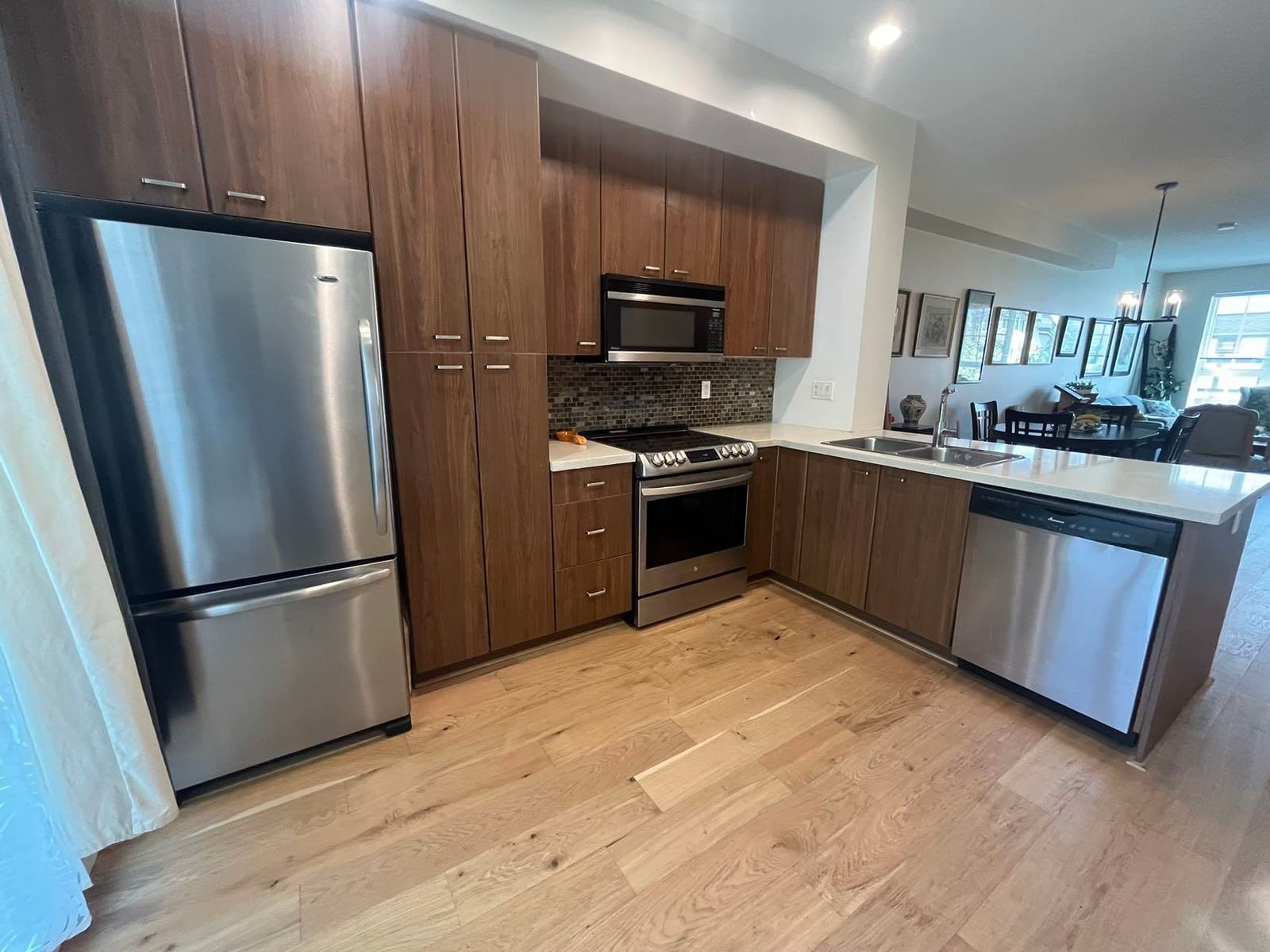 Listing Image 6