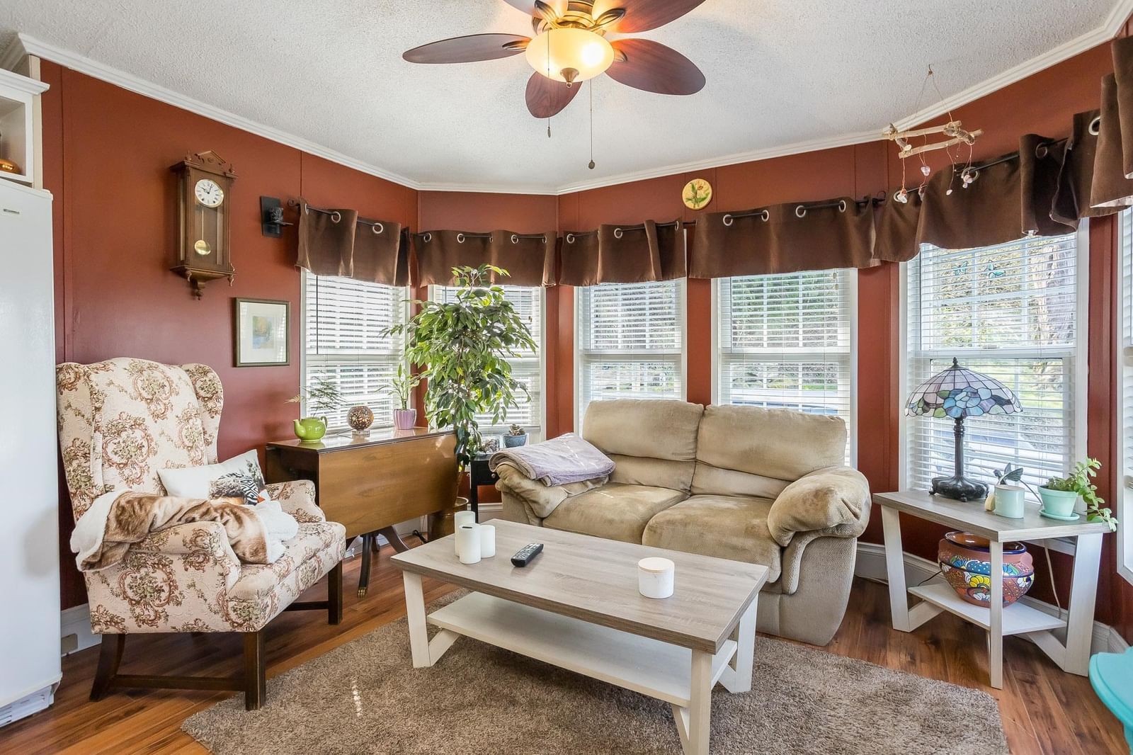 Listing Image 12