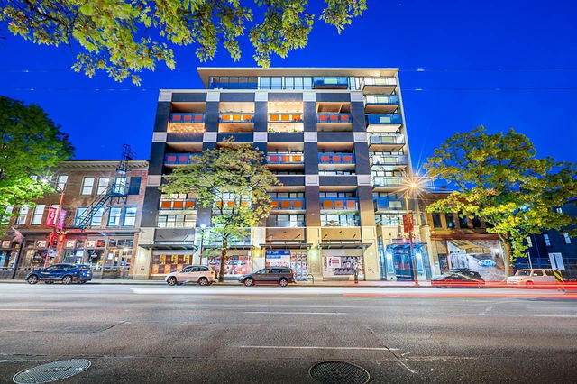 505 - 718 Main Street