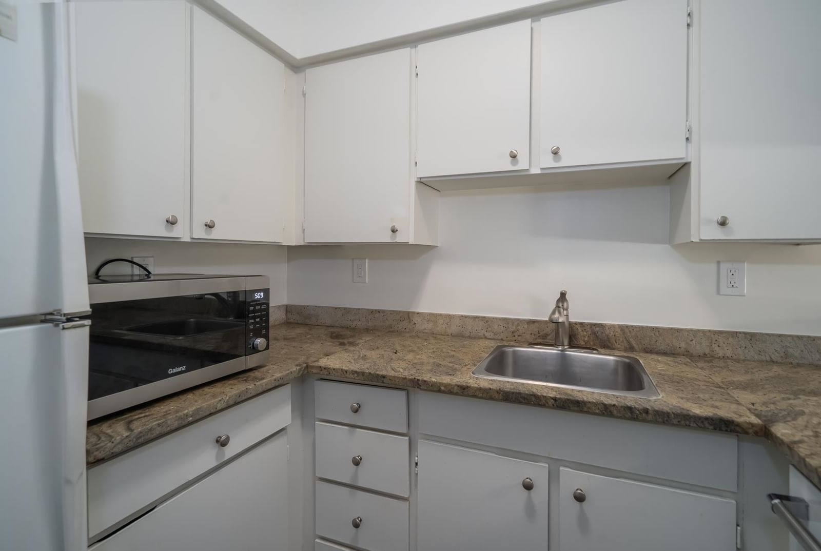 Listing Image 16