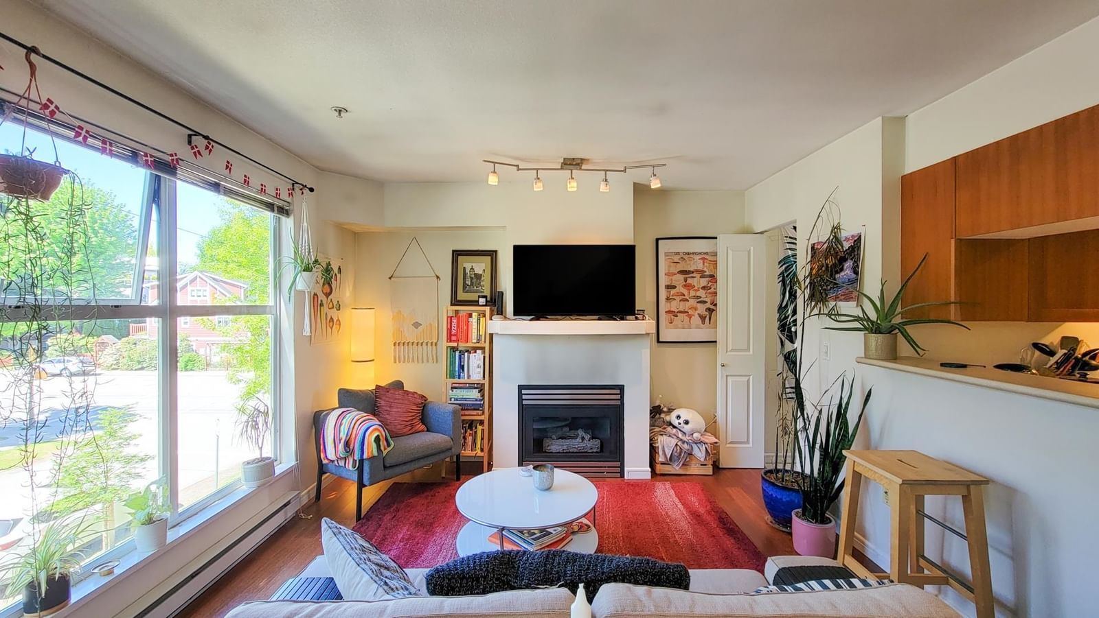 Listing Image 6