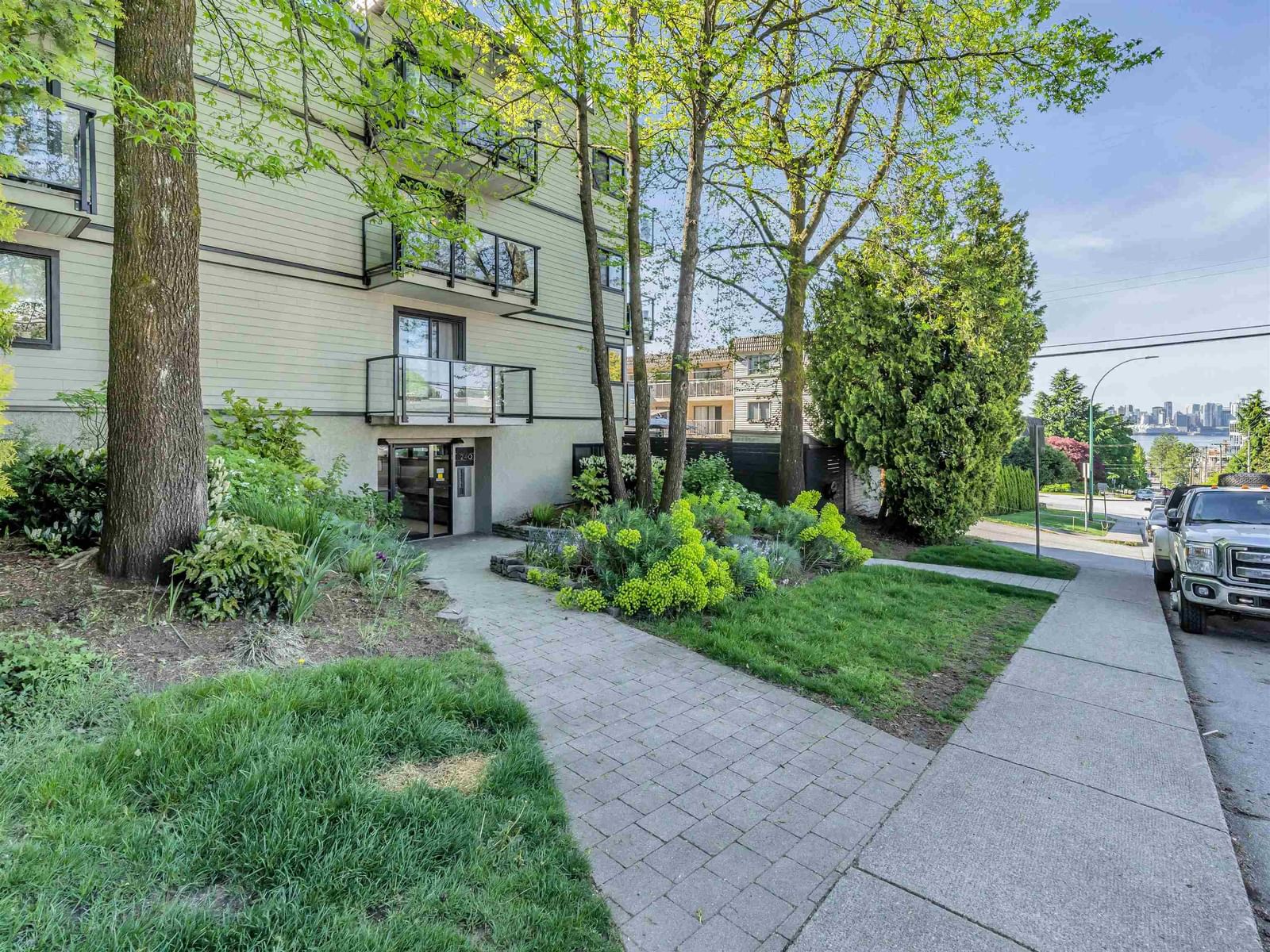 Listing Image 15
