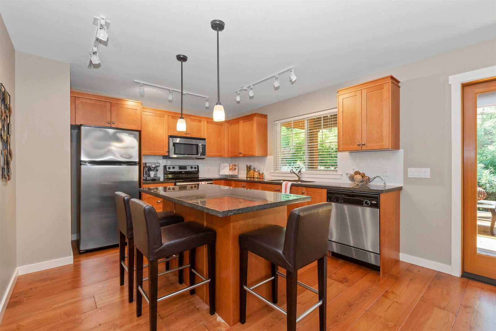 Listing Image 11