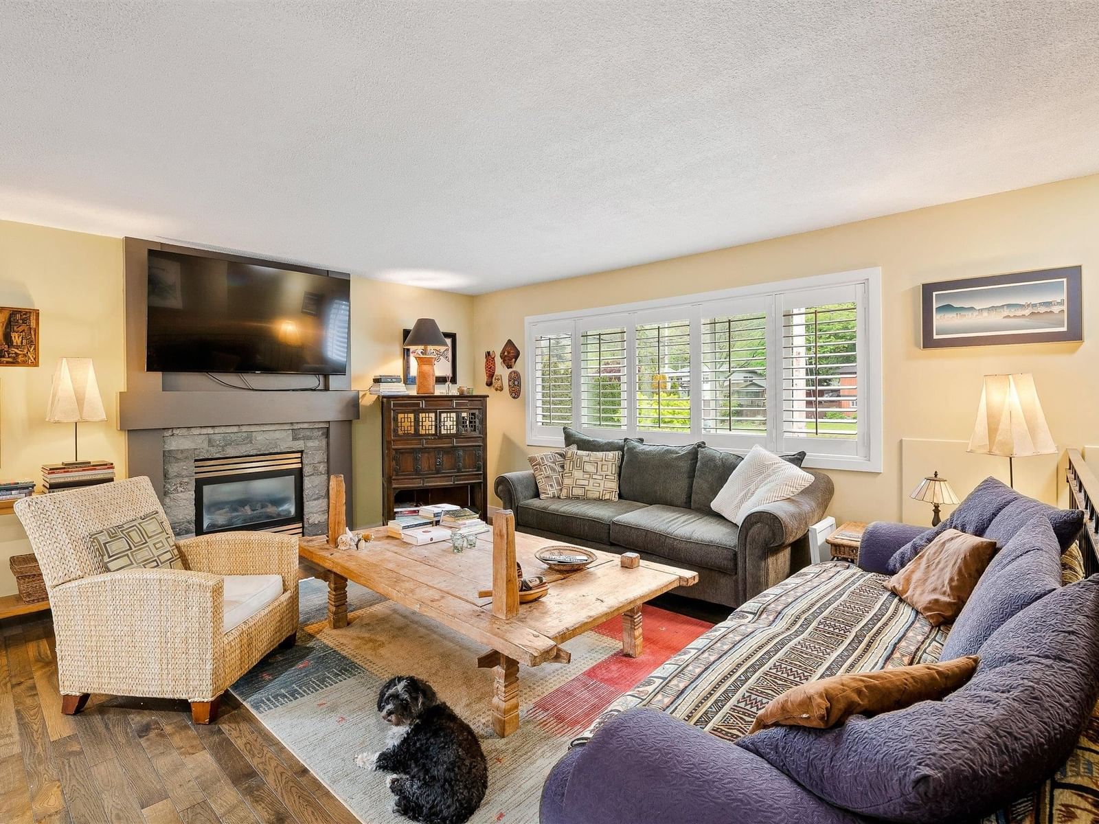 Listing Image 4