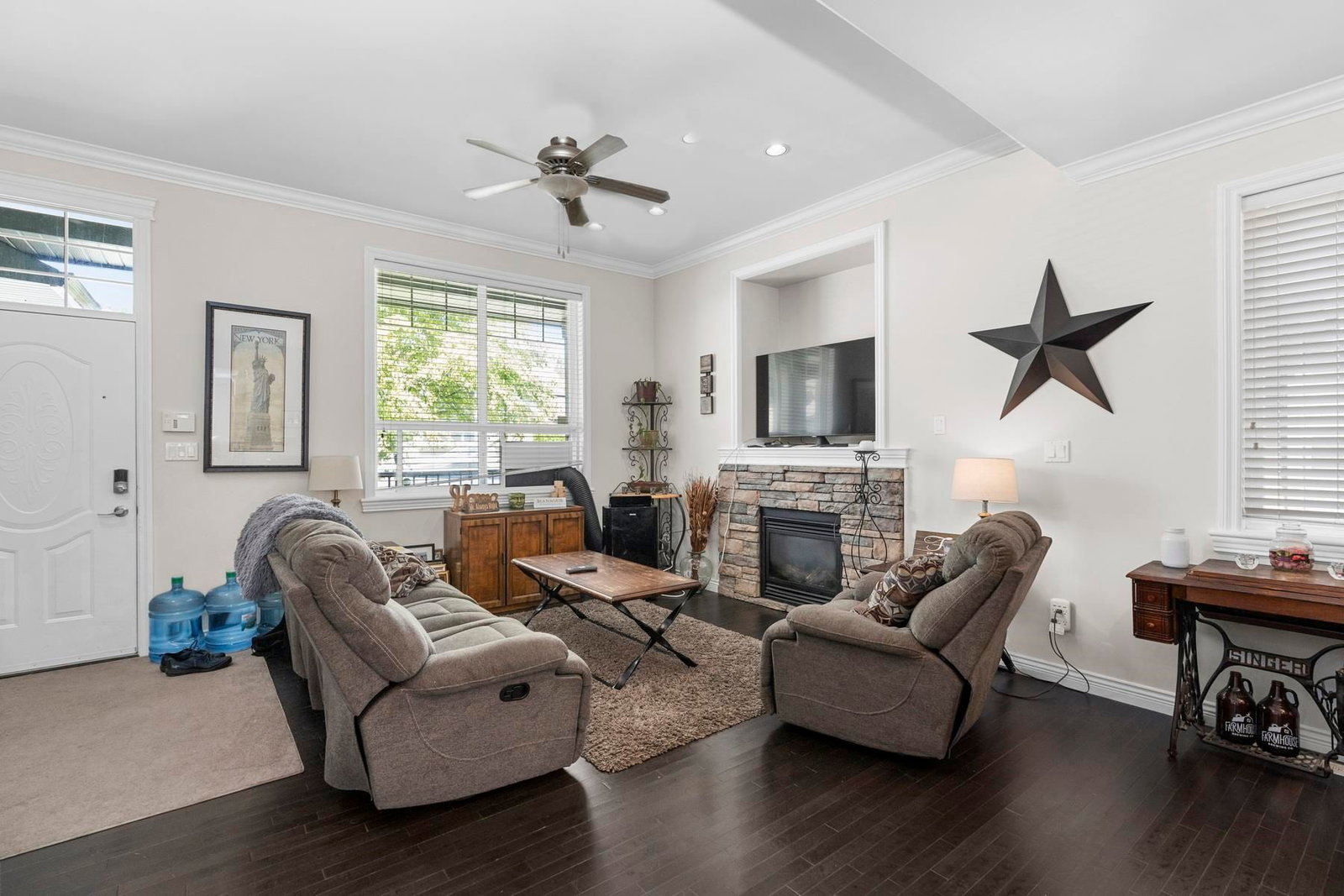Listing Image 9