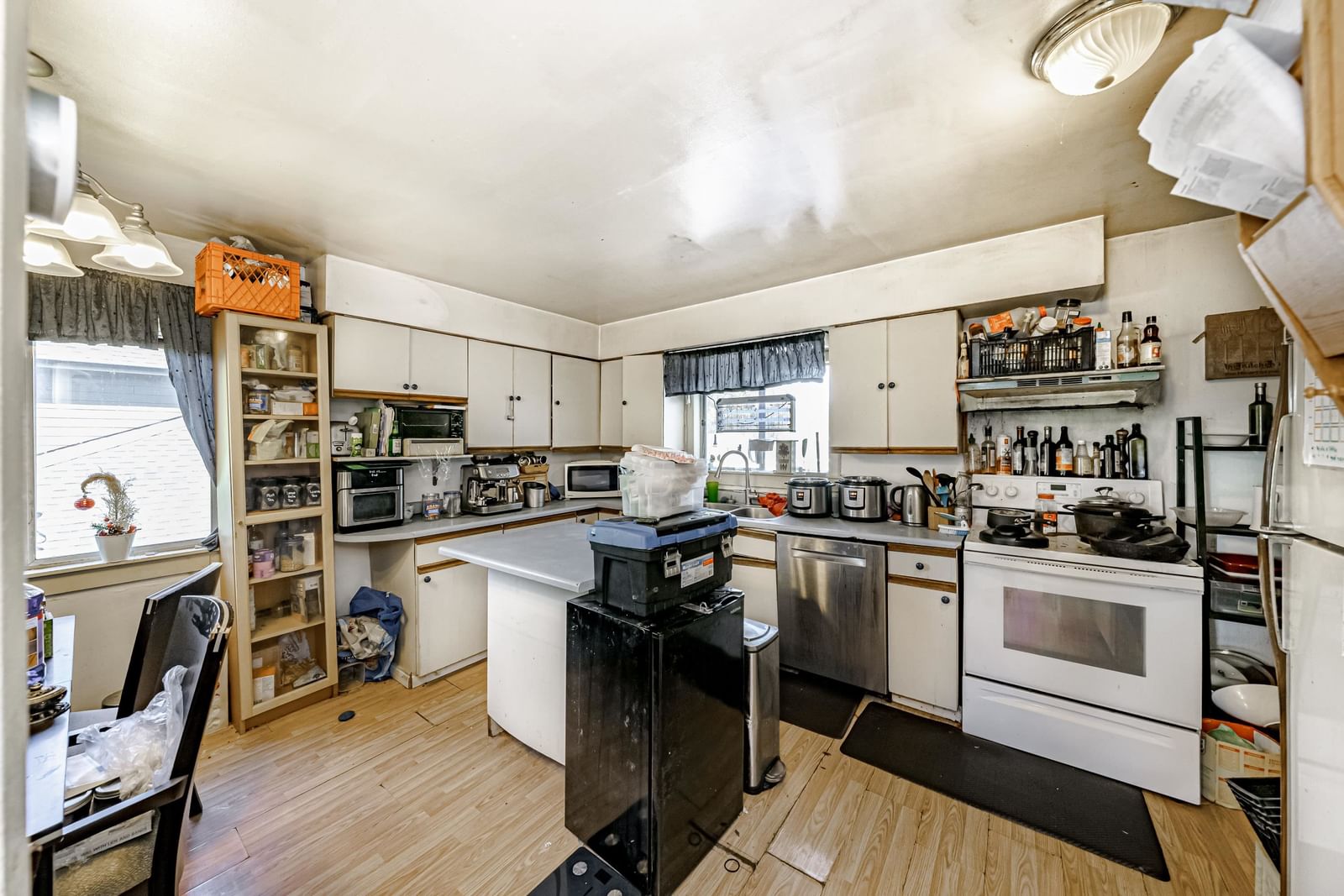 Listing Image 10