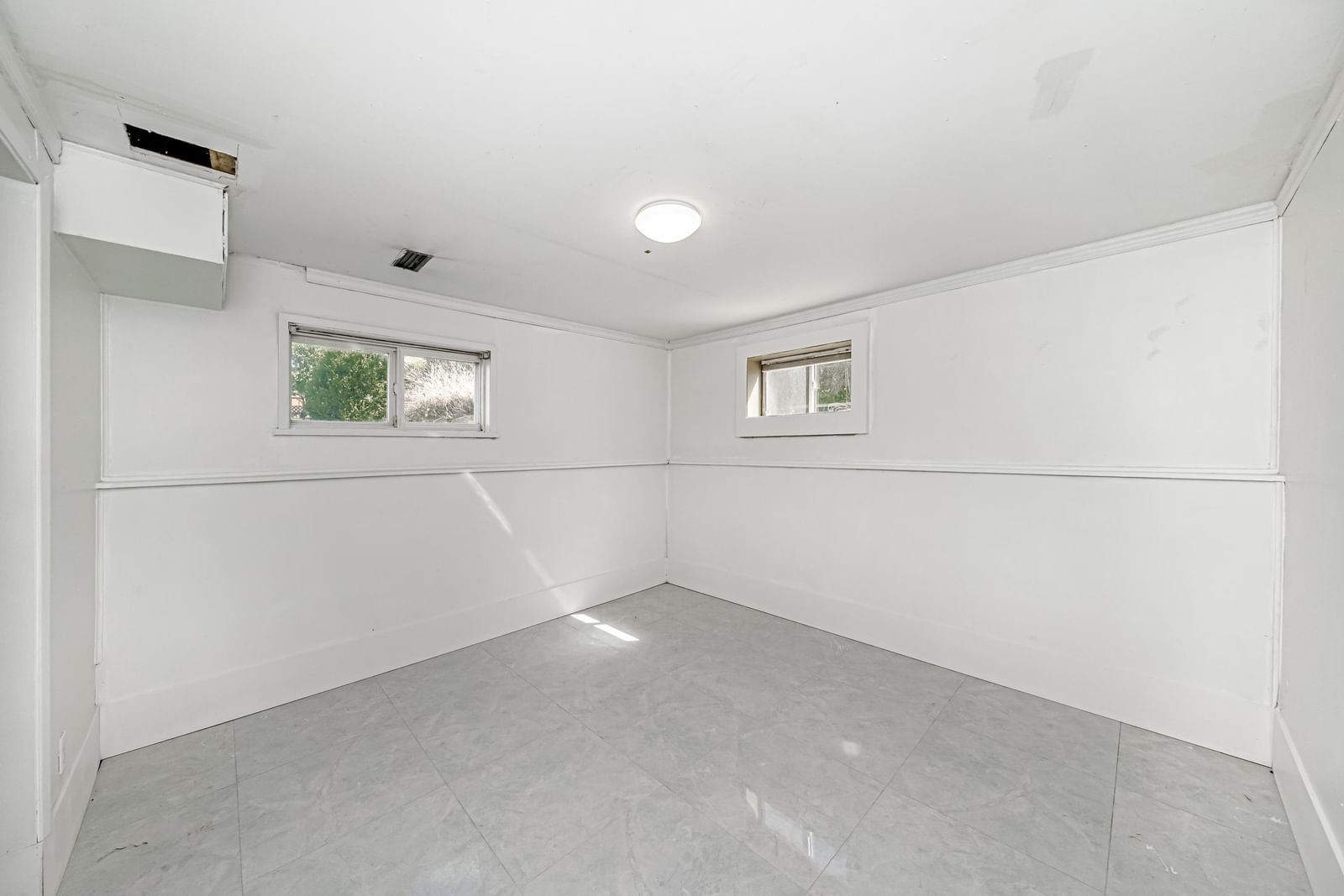 Listing Image 28