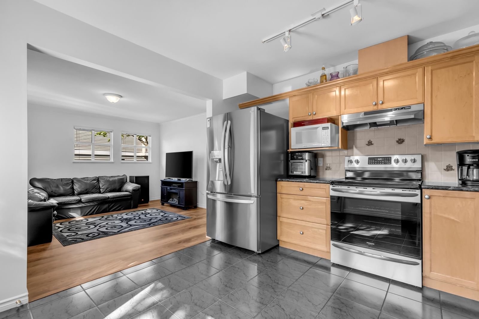 Listing Image 6