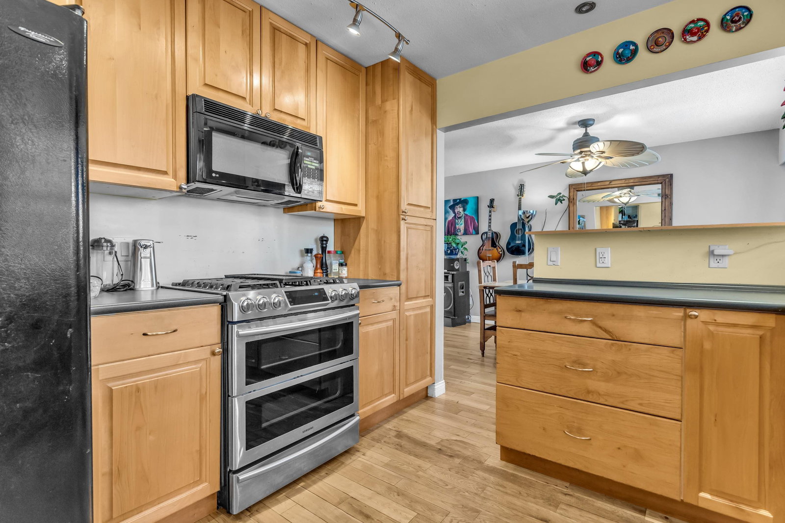 Listing Image 16