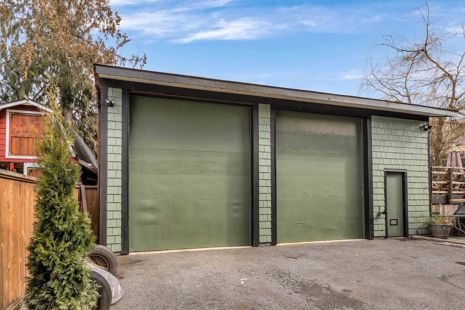 Listing Image 4