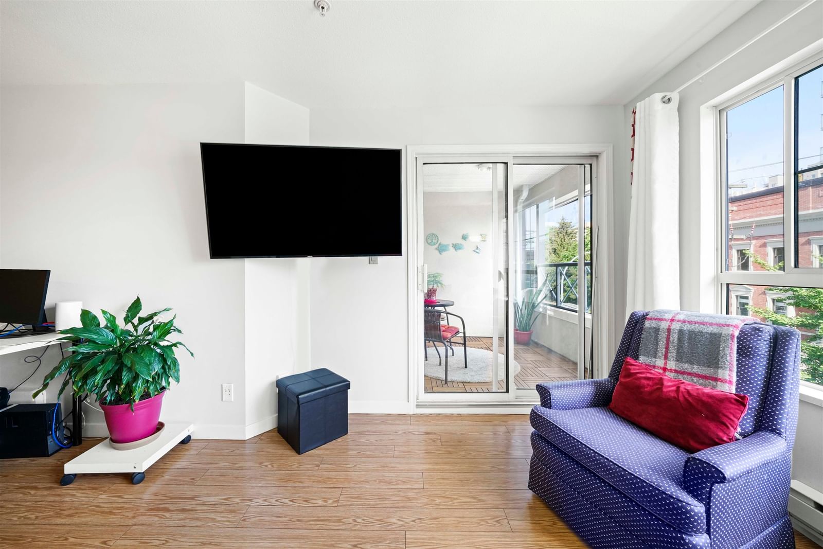 Listing Image 5