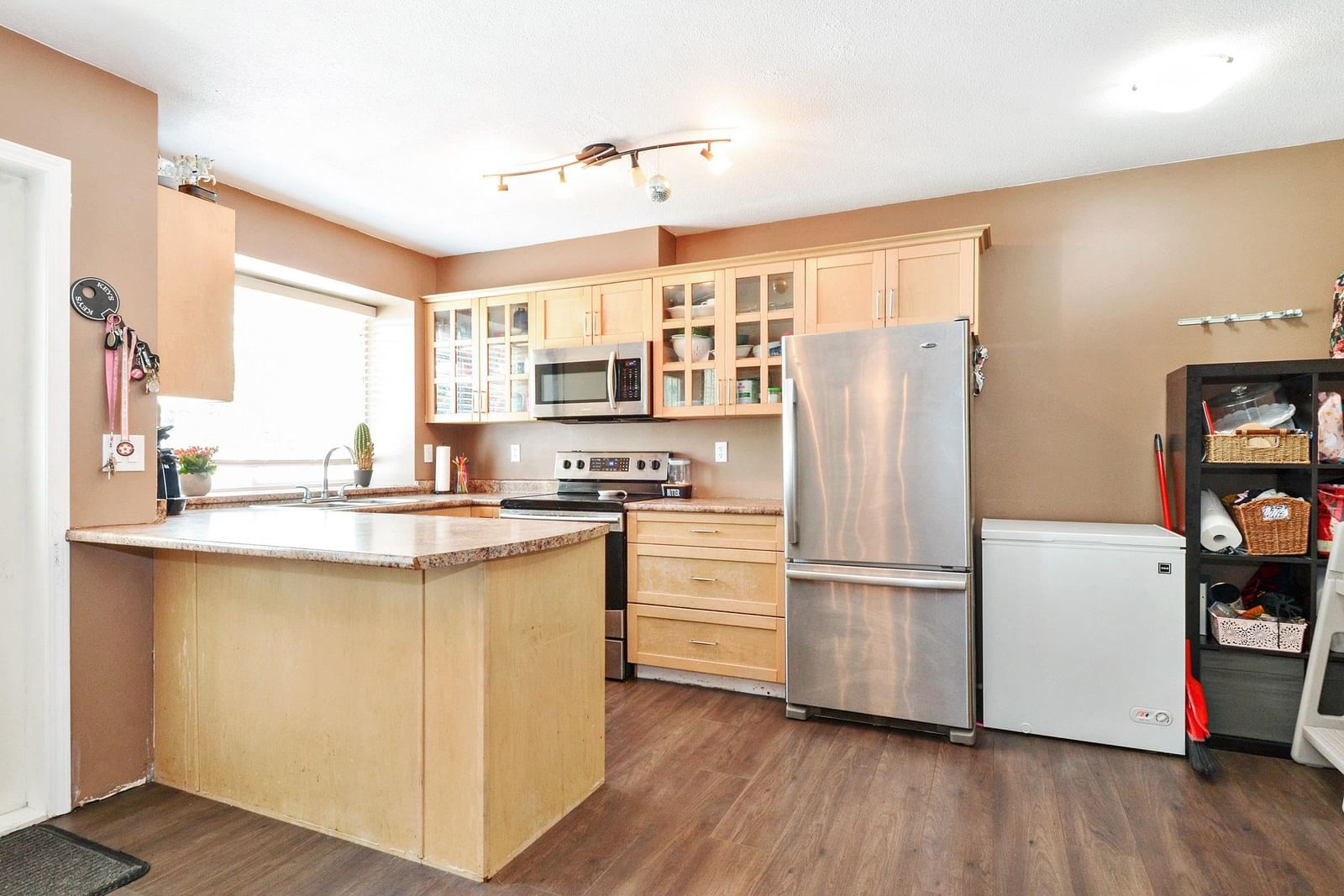 Listing Image 8
