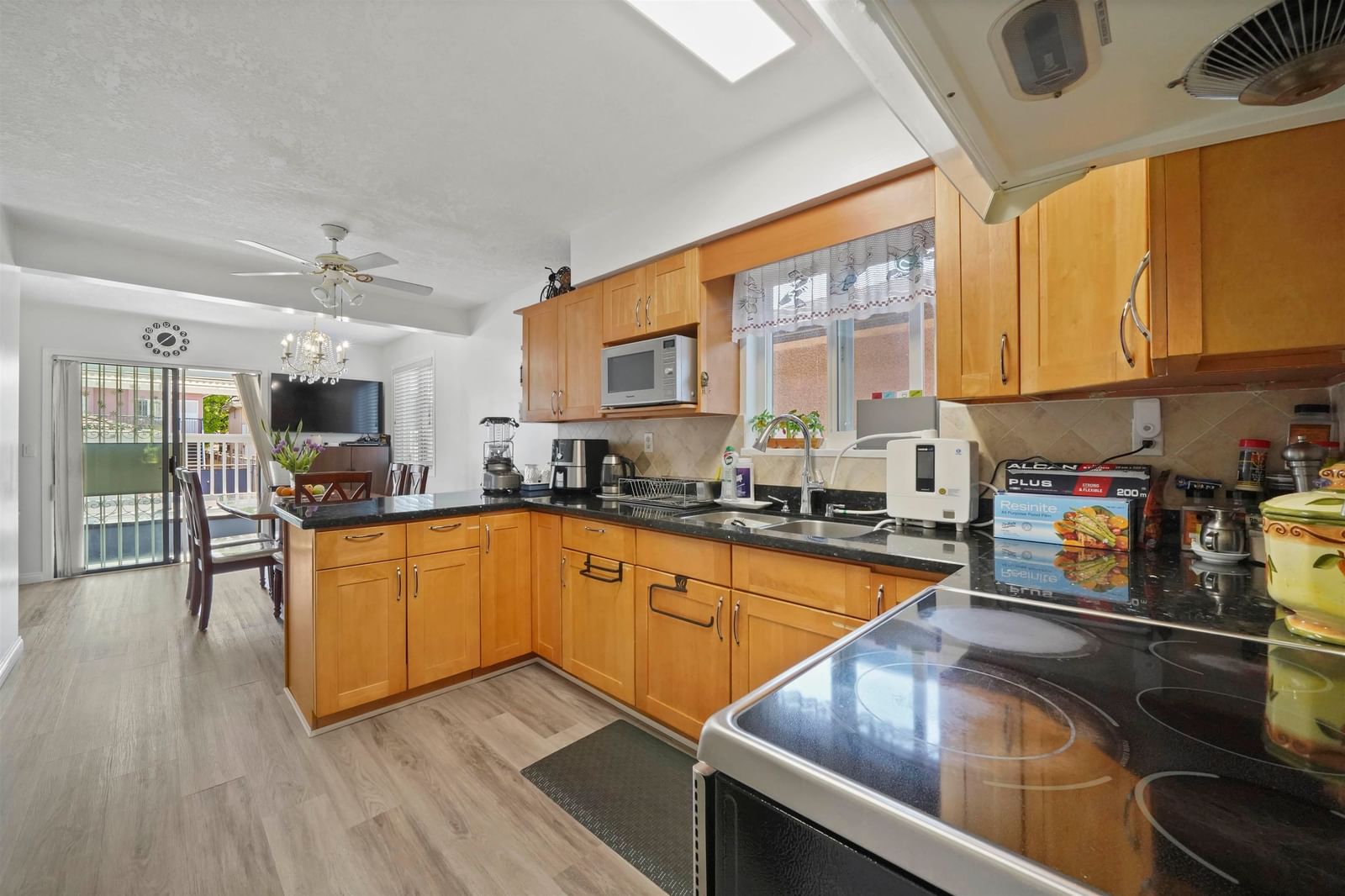 Listing Image 9