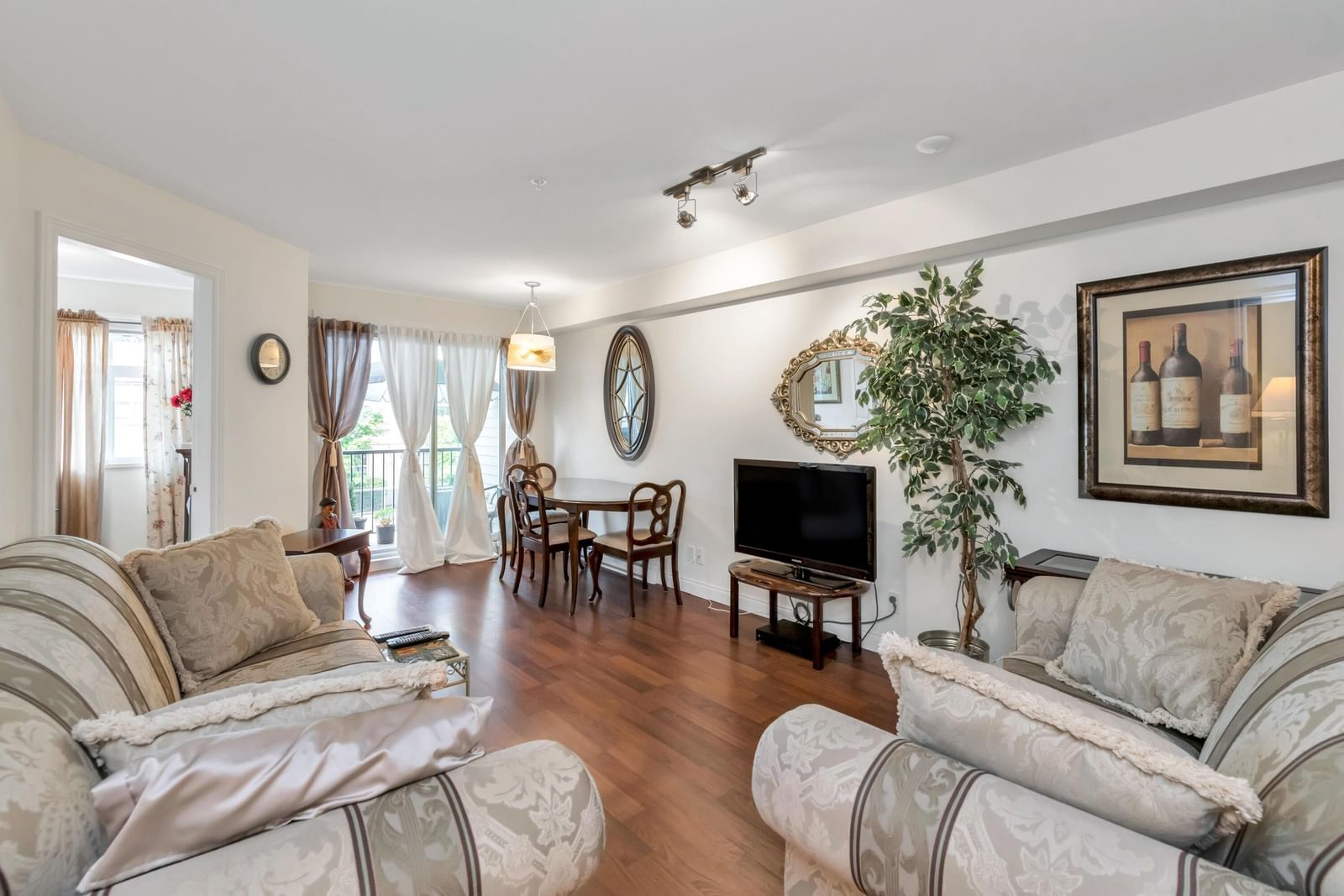 Listing Image 5