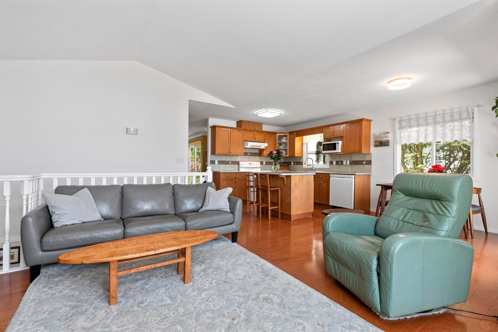 Listing Image 4